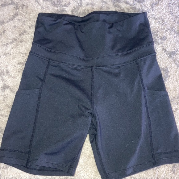 Workout shorts - Picture 4 of 11